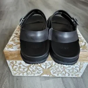 UGG | Shoes | Ugg Mens Wainscott Fisherman Sandal | Poshmark display picture 1